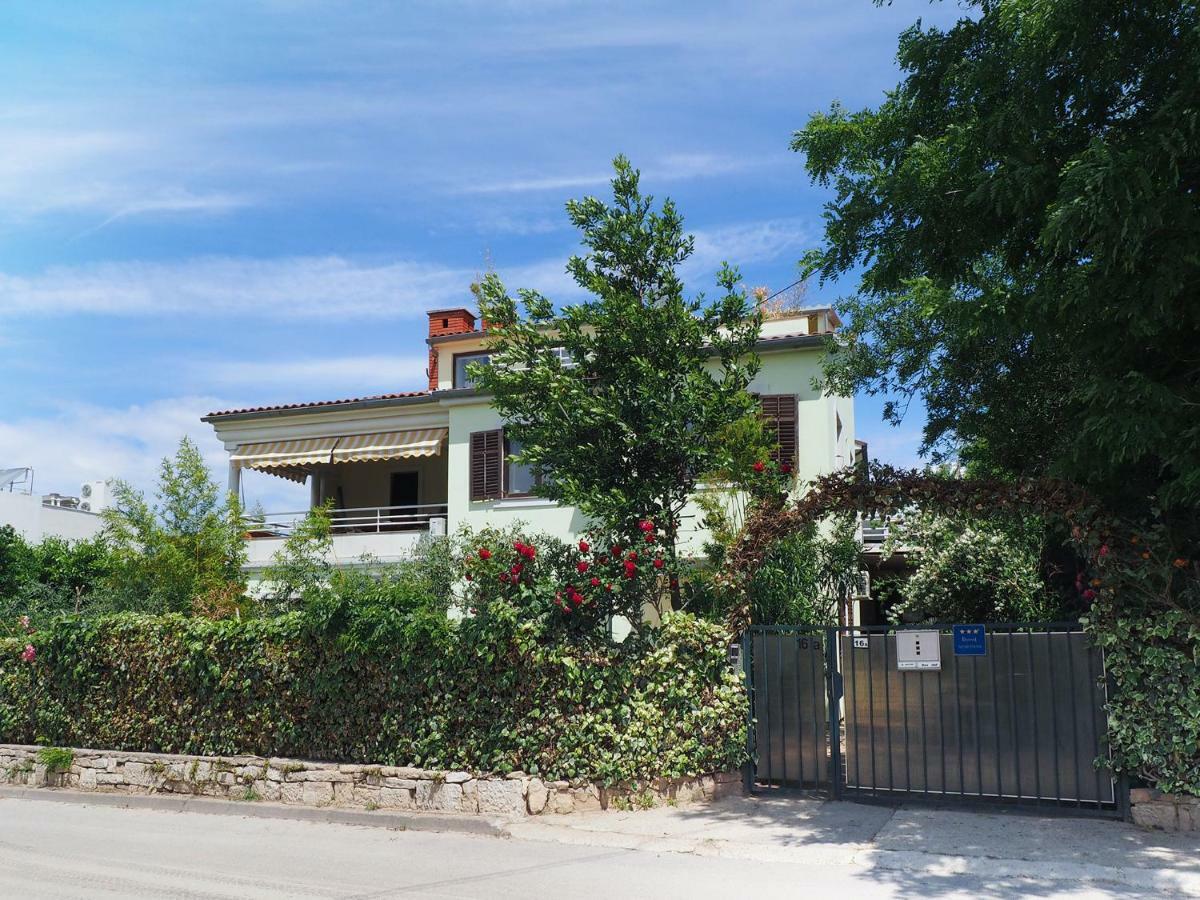 Dea Apartments Pula Exterior photo