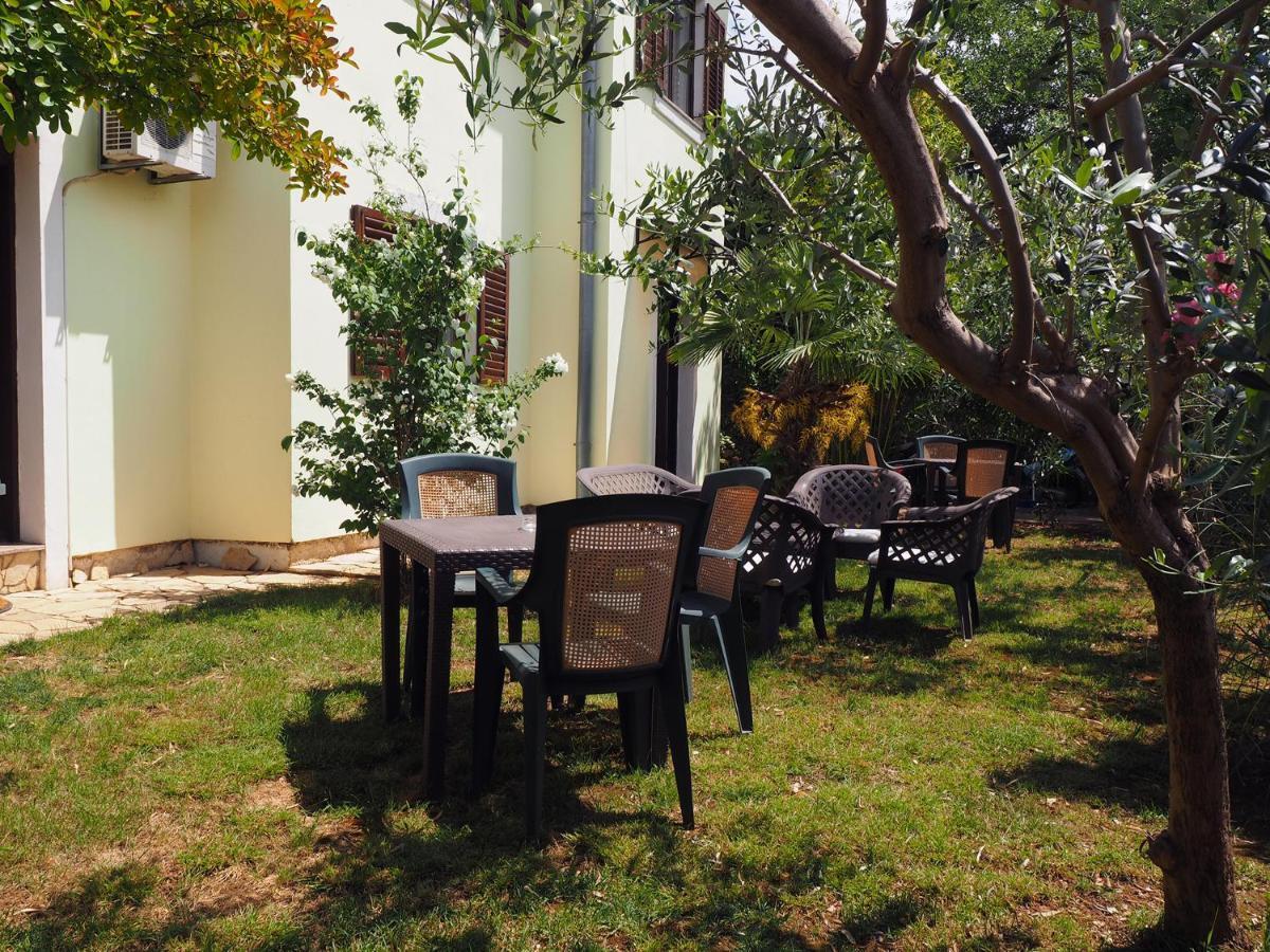Dea Apartments Pula Exterior photo